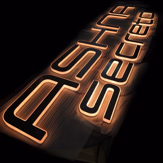 Panneau RVB personnalisé en acrylique, signalisation rétroéclairée par LED pour vitrine